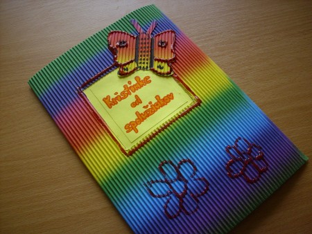 s venovaním a dozdobením trblietavým lepidlom