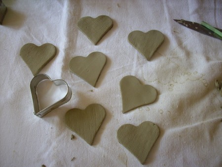 Vykrajujeme formičkami, alebo môžeme aj vyrezávať nožom.